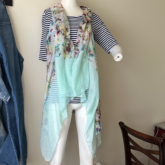 Floral Sheer Vest - Picture 1 of 7